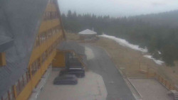 Parkoviště a hlavní vchod