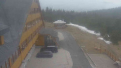 Parkoviště a hlavní vchod