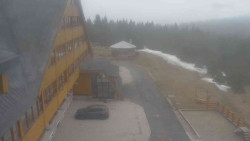 Parkoviště a hlavní vchod