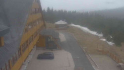 Parkoviště a hlavní vchod