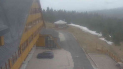 Parkoviště a hlavní vchod