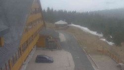 Parkoviště a hlavní vchod