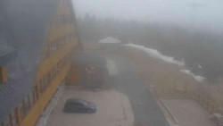 Parkoviště a hlavní vchod