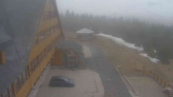 Parkoviště a hlavní vchod