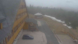 Parkoviště a hlavní vchod