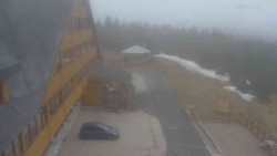 Parkoviště a hlavní vchod