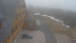 Parkoviště a hlavní vchod