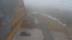 Parkoviště a hlavní vchod