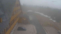 Parkoviště a hlavní vchod