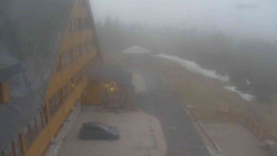 Parkoviště a hlavní vchod