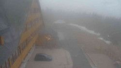 Parkoviště a hlavní vchod