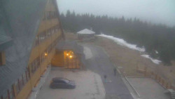 Parkoviště a hlavní vchod