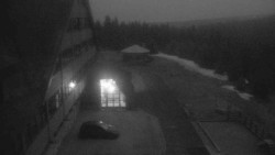 Parkoviště a hlavní vchod