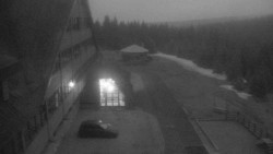 Parkoviště a hlavní vchod