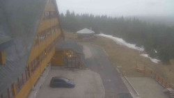 Parkoviště a hlavní vchod