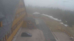 Parkoviště a hlavní vchod