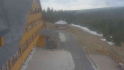 Parkoviště a hlavní vchod