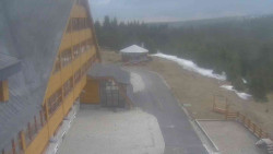 Parkoviště a hlavní vchod