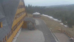 Parkoviště a hlavní vchod