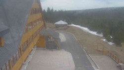 Parkoviště a hlavní vchod