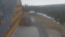 Parkoviště a hlavní vchod