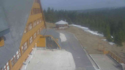 Parkoviště a hlavní vchod