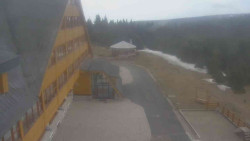 Parkoviště a hlavní vchod