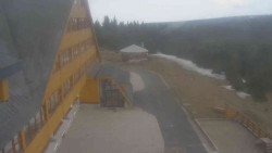 Parkoviště a hlavní vchod