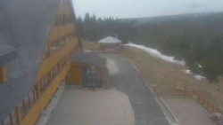 Parkoviště a hlavní vchod