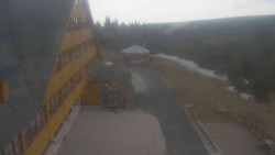 Parkoviště a hlavní vchod