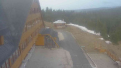 Parkoviště a hlavní vchod