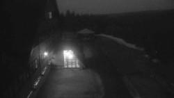 Parkoviště a hlavní vchod