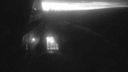 Parkoviště a hlavní vchod