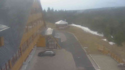 Parkoviště a hlavní vchod