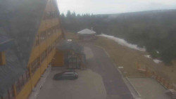 Parkoviště a hlavní vchod