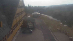 Parkoviště a hlavní vchod