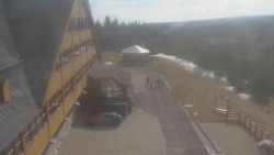 Parkoviště a hlavní vchod