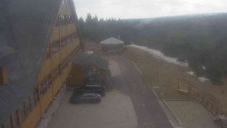 Parkoviště a hlavní vchod