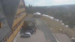 Parkoviště a hlavní vchod