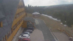 Parkoviště a hlavní vchod