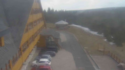 Parkoviště a hlavní vchod