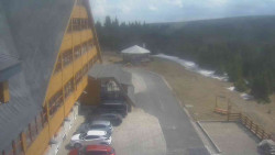 Parkoviště a hlavní vchod