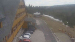 Parkoviště a hlavní vchod