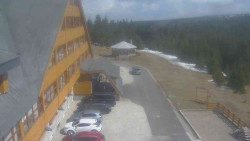 Parkoviště a hlavní vchod