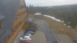 Parkoviště a hlavní vchod