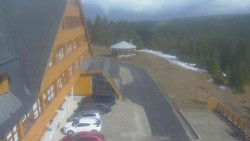 Parkoviště a hlavní vchod