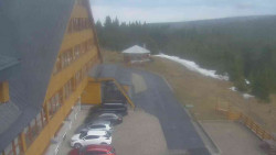 Parkoviště a hlavní vchod