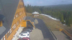 Parkoviště a hlavní vchod