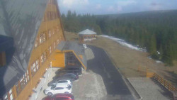 Parkoviště a hlavní vchod