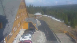 Parkoviště a hlavní vchod